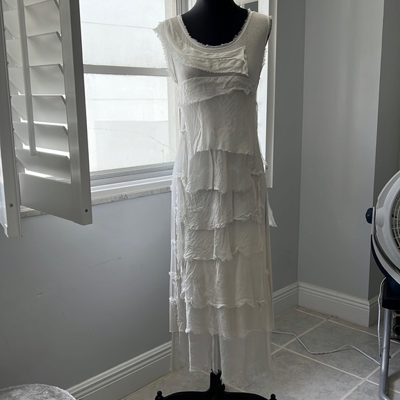 Beautiful dress - Picture 1 of 7